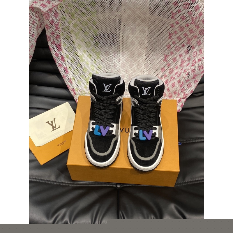 l**is V*t*n sneakers